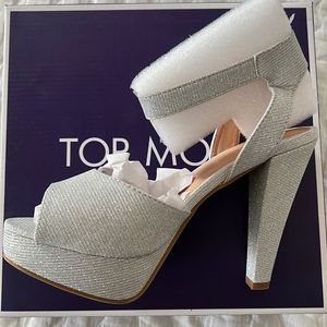 Silver platform heel size 7.5 (Top Moda)